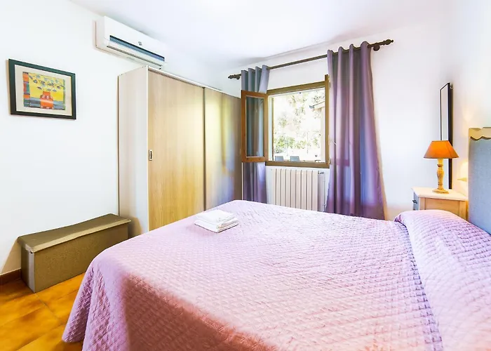 Luis Vives בית נופש *